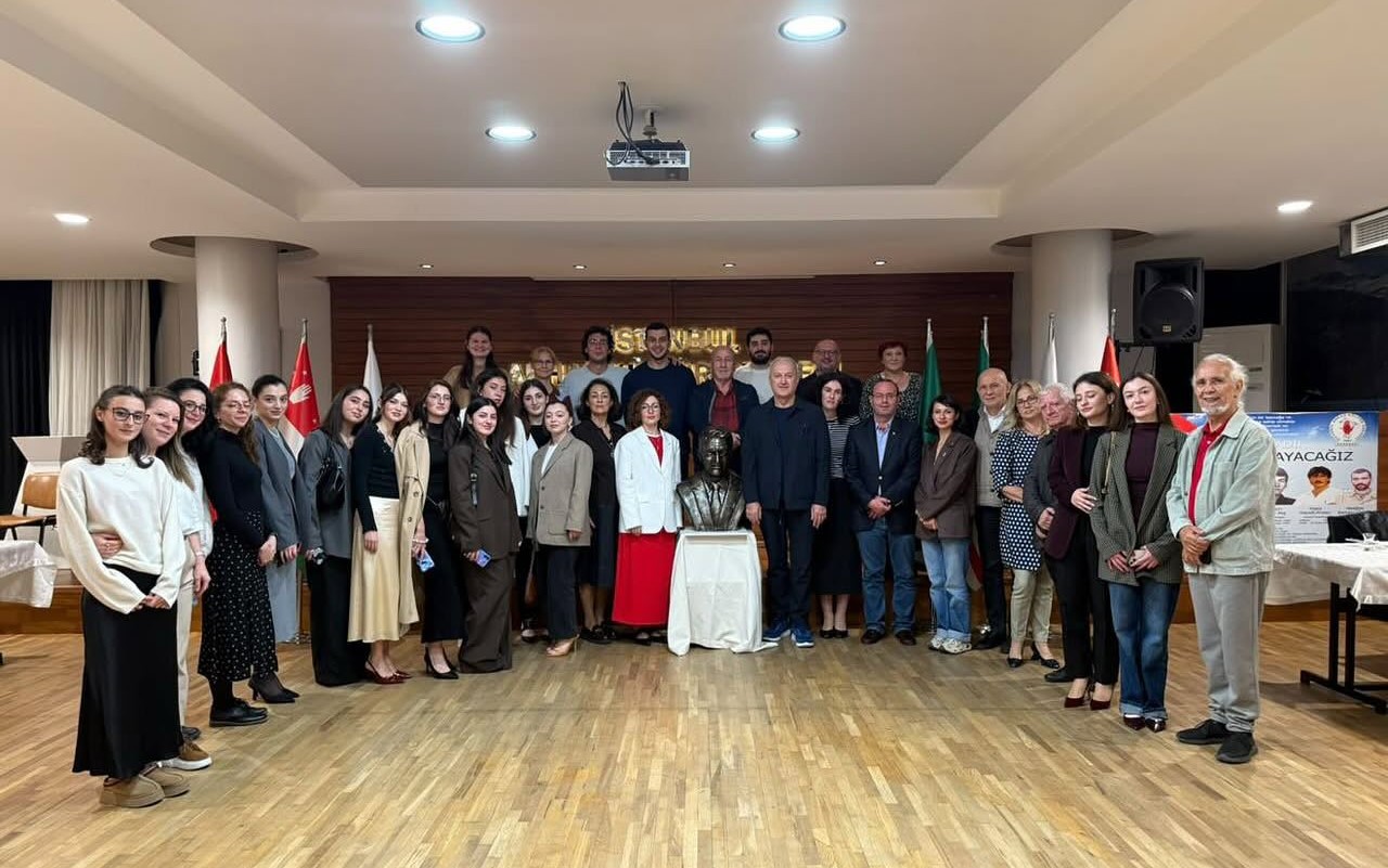 Аԥснытәи аҵаҩцәа Исҭанбул иаҭаан